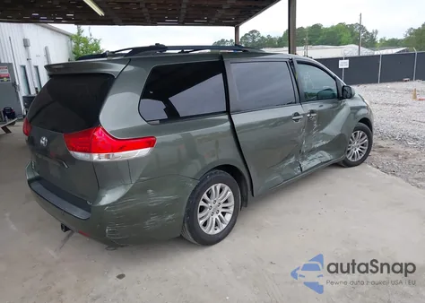 2012 Toyota Sienna Xle V6 8 Passenger z USA, uszkodzony, nr VIN 5TDYK3DC0CS275646
